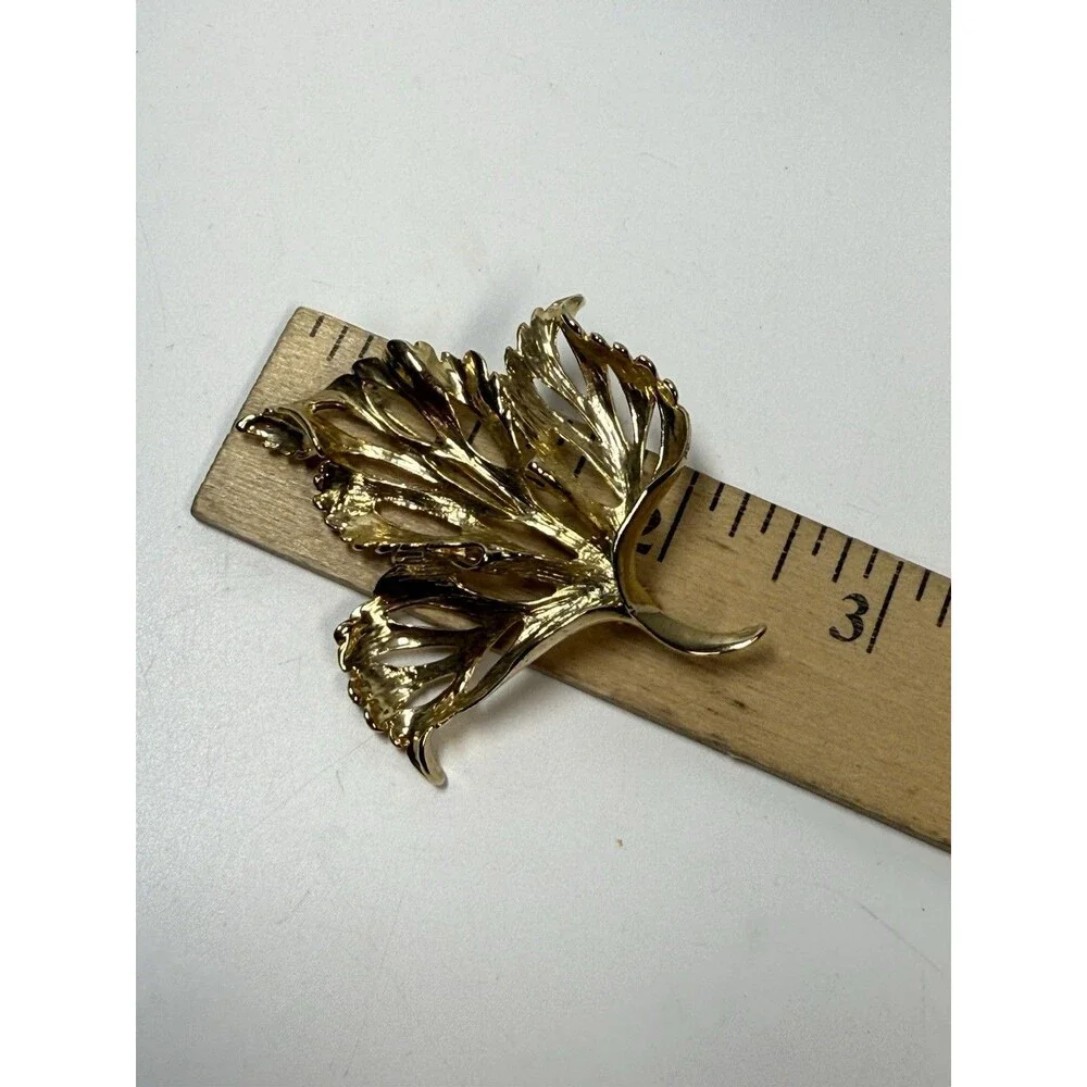 Vintage C.S.T. Jewelry Goldtone Leaf Brooch New